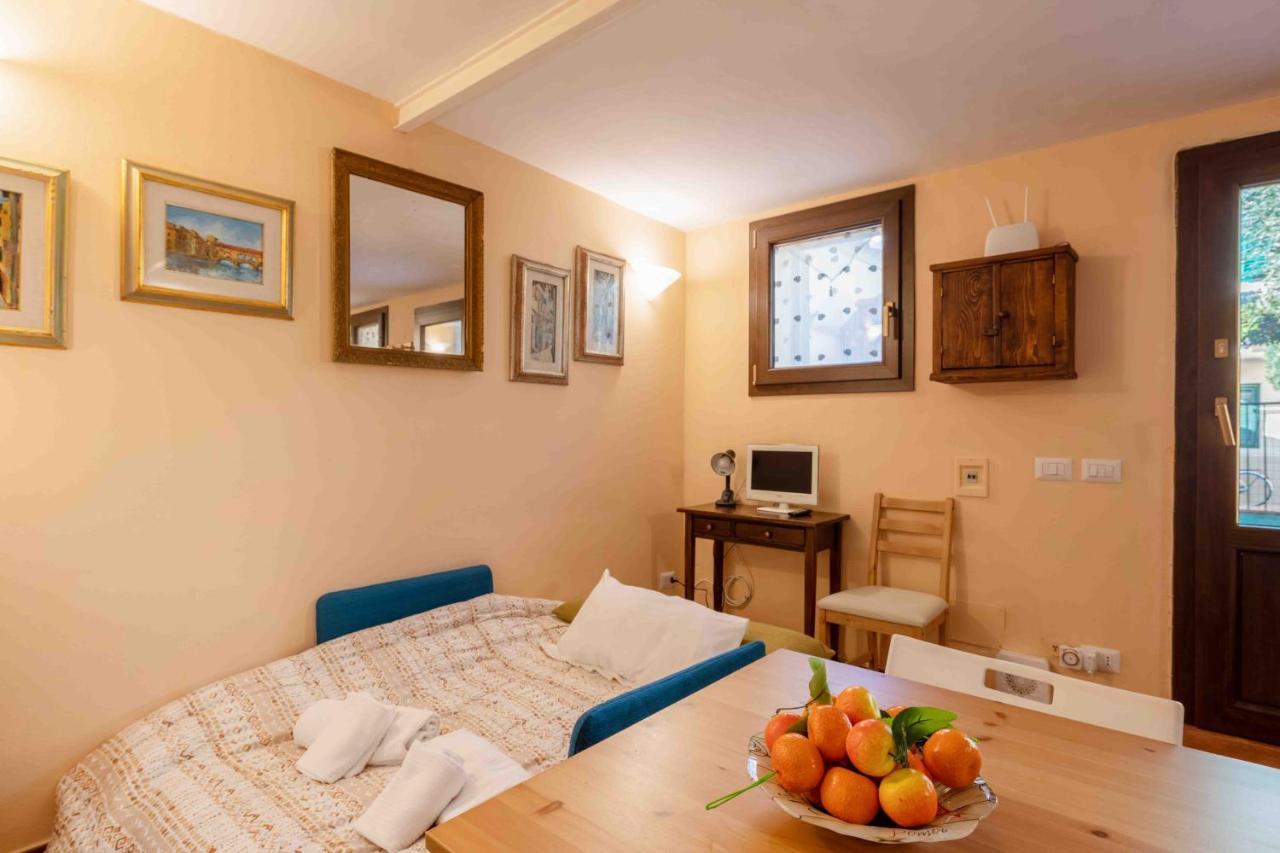 Apartament San Frediano Cozy Studio With Private Patio Florencja Zewnętrze zdjęcie