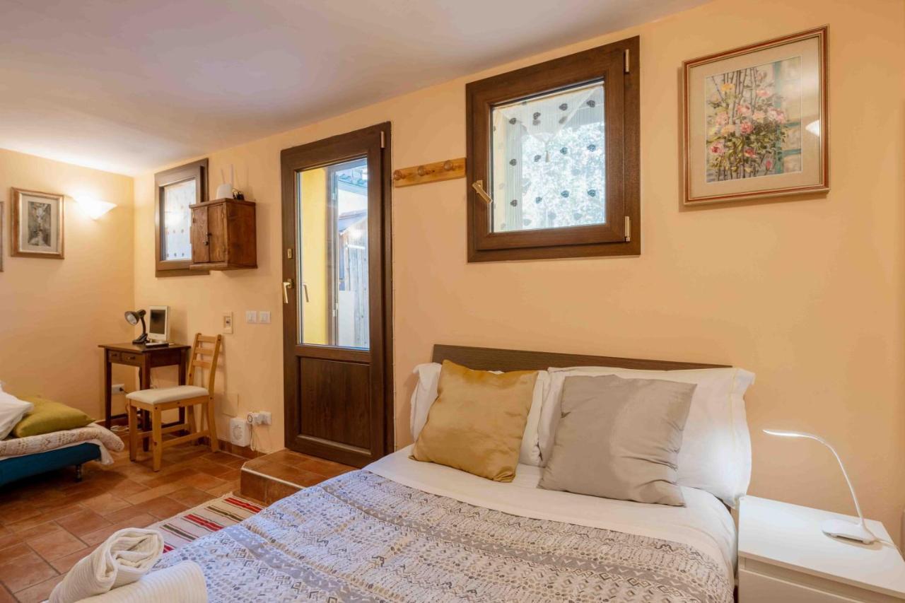 Apartament San Frediano Cozy Studio With Private Patio Florencja Zewnętrze zdjęcie